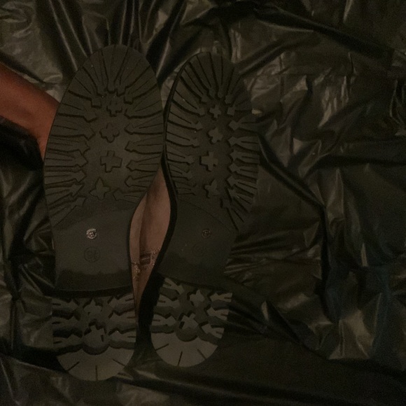 Taupe w/ black accent boots - Picture 5 of 5